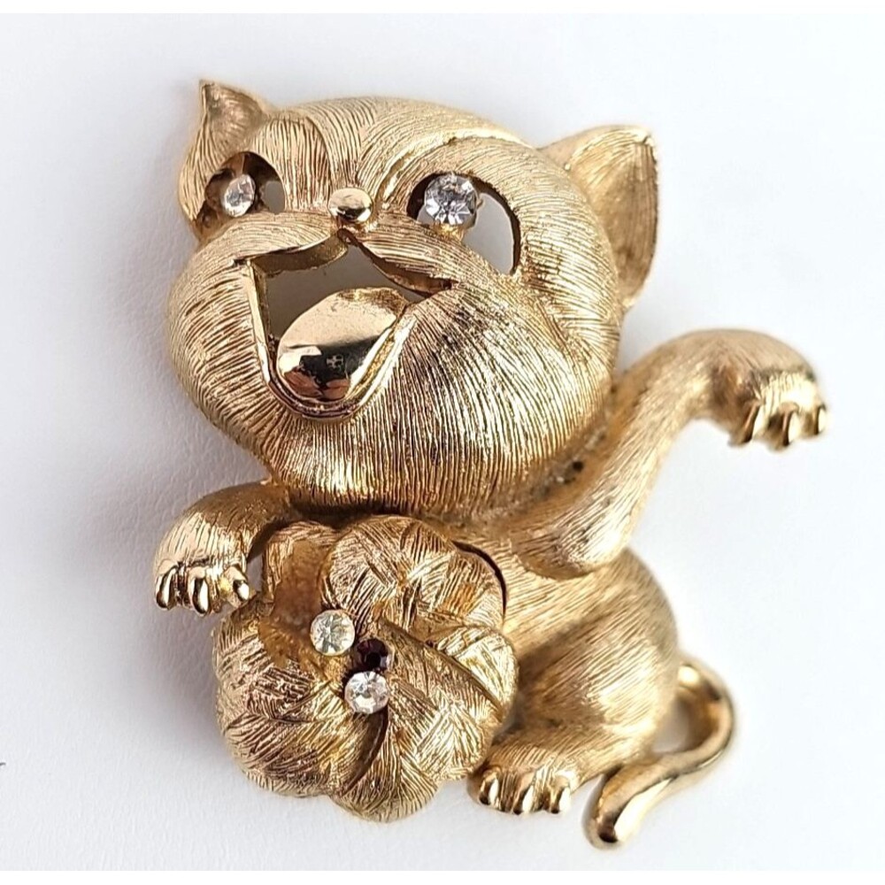 Vintage Kitten Cat Brooch Gold Tone Figural Rhinestone Eyes Whimsical 2 inch